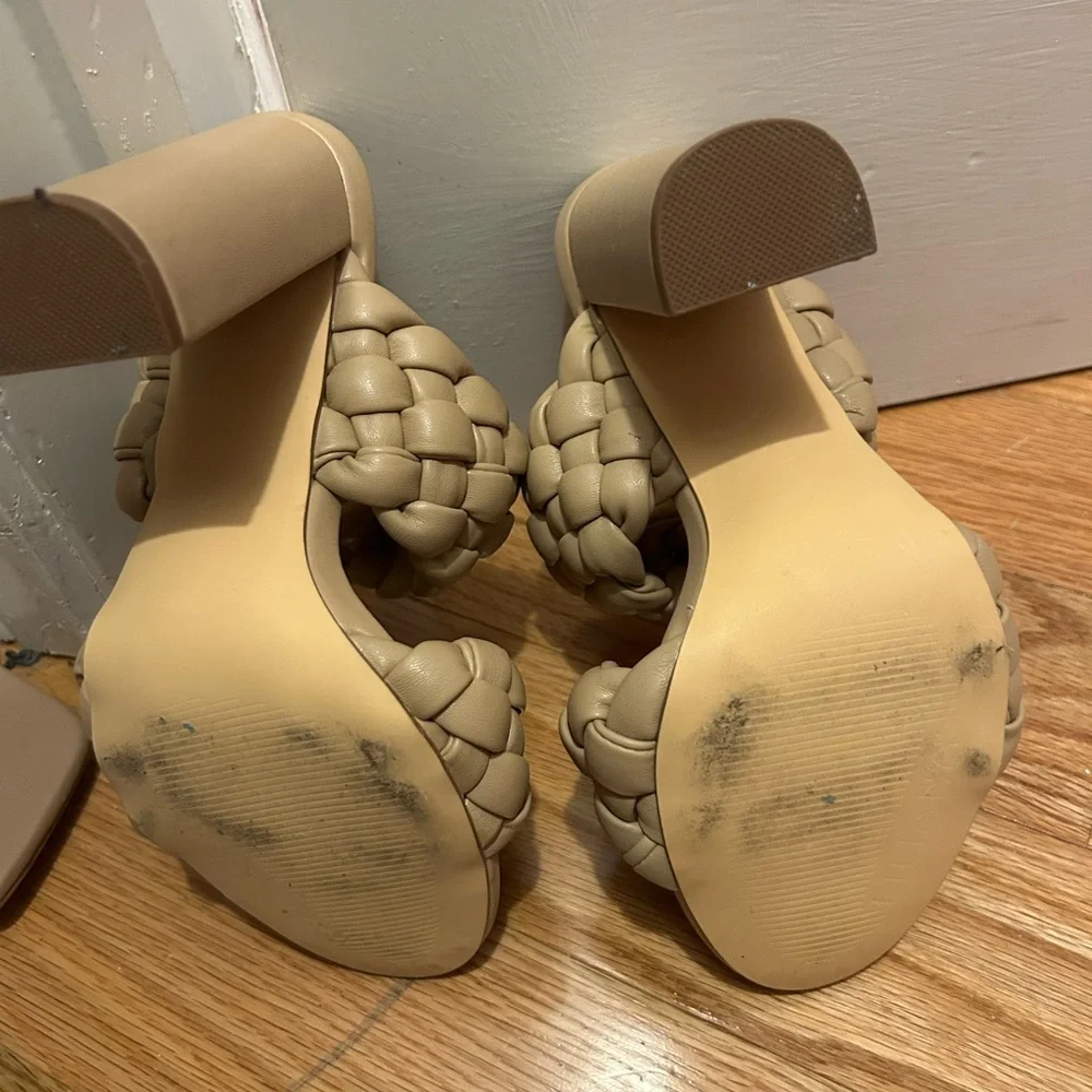Heels 👠 - Picture 2 of 3